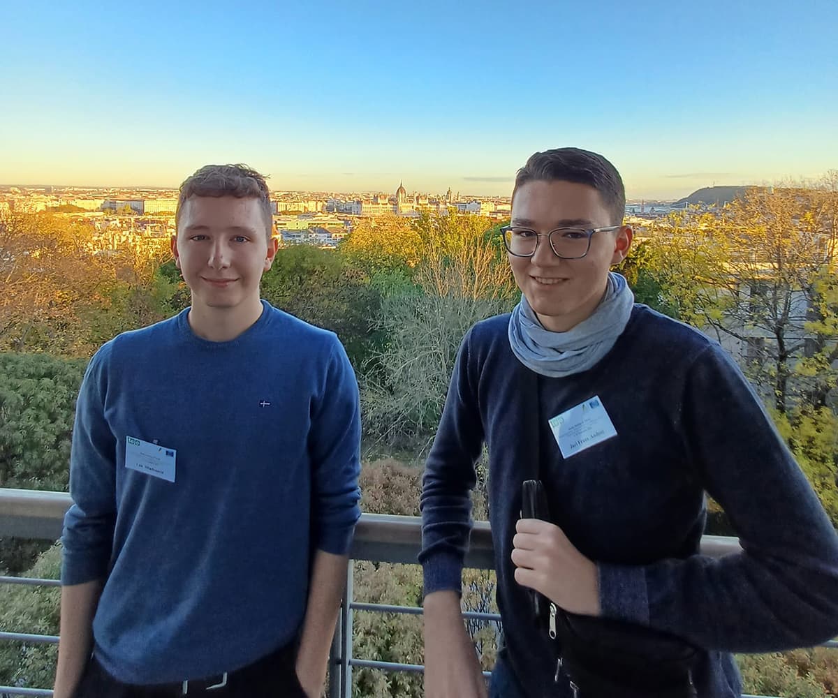 Niaj junuloj trejniĝis en seminarioj